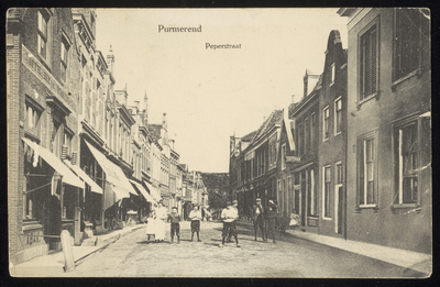 VHP001000060_019 De Peperstraat hoort samen met de Hoogstraat en de Gouw tot de oudste straten van de stad. Al in de ...