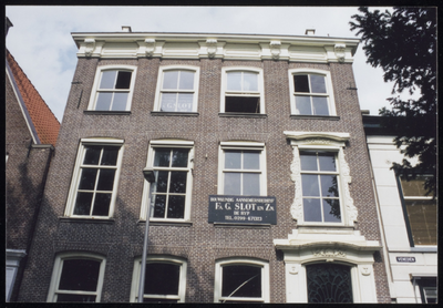 VHP002000005_0016 Pand nr 11 was oorspronkelijk een pakhuis uit omstreeks 1760. Rijksmonument. Voorheen Instituut Koopman.