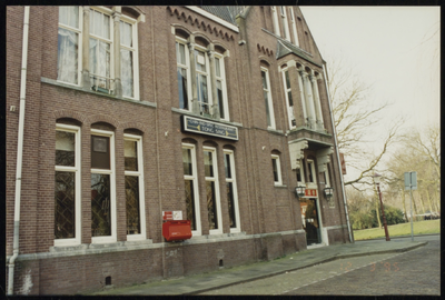 VHP002000015_0054 Op de hoek Herengracht - Emmakade werd in 1912 een nieuw postkantoor gebouwd, vandaar de naam ...