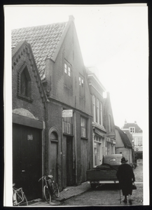 VHP002000099_0002 De Bultstraat loopt vanaf de Breedstraat in zuidelijke richting en stopt nu bij de Schoolsteeg. Voor ...