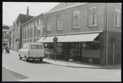 VHP002000147_0006 De Kolkstraat is nu een verbindingsstraat tussen de Breedstraat / Dubbele Buurt en de Achterdijk. ...