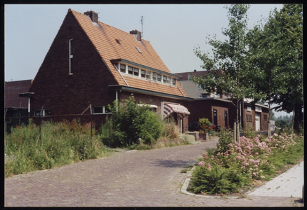 VHP002000172_0014 De destructor werd gebouwd in 1931 (architect O.M.A.Huurman) en verwerkte kadavers en slachtvetten en ...