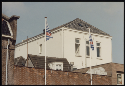 VHP002000185_0013 Op de hoek van de Schoolsteeg en de Zuidersteeg stond tot de jaren zeventig het wijnpakhuis van de ...