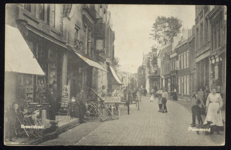 VHP001000009_008 De Breedstraat, vroeger ook wel Breestraet genoemd, loopt vanaf de Kaasmarkt naar de Dubbele Buurt en ...