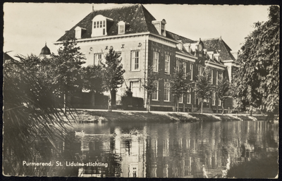 VHP001000015_022 Gemeentemonument. Aan de Emmakade is in 1912 het pension St. Liduina gebouwd, als een ...