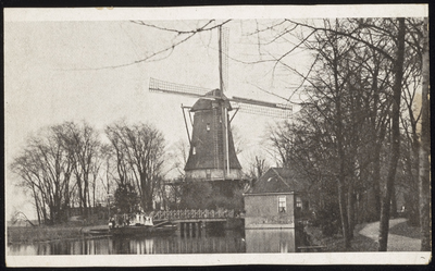 VHP001000049_006 Op een bolwerk aan het einde van de Hoornse Buurt stond sinds 1650 meelmolen “De Noord”. In 1674 is ...