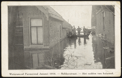 VHP001000053_011 Als gevolg van een zware noordwester storm brak in januari 1916 de Waterlandse Zeedijk tussen ...