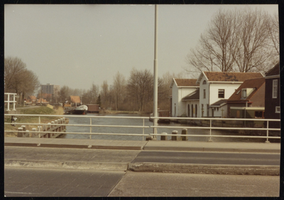 VHP002000002_0006 De Beemsterbrug lag over de Beemsterringvaart en was vanaf de Wagenbeurs de toegang naar de Beemster. ...