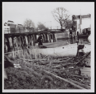 VHP002000002_0015 De Beemsterbrug lag over de Beemsterringvaart en was vanaf de Wagenbeurs de toegang naar de Beemster. ...