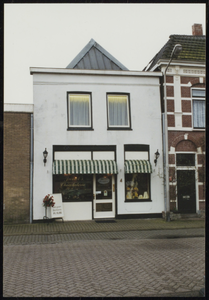 VHP002000003_0007 Ooit was hier Volkslogement-café De Ster uit 1877. Na 1945 was het een dependance van op nr b8 ...