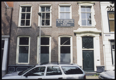 VHP002000005_0015 Rijksmonument. Datering: 1760. Huis met ondiepe voorbouw, uit derde kwart 18e eeuw, voorzien van ...