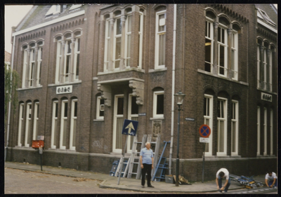VHP002000015_0055 Op de hoek Herengracht - Emmakade werd in 1912 een nieuw postkantoor gebouwd, vandaar de naam ...