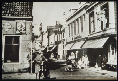 VHP002000022_0130 De Hoogstraat gaat van de Nieuwstraat naar de Kaasmarkt en maakte vroeger deel uit van de noord – ...