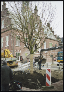 VHP002000031_0017 Aan de noordkant op de hoek van de Peperstraat stond vanaf 1390 een waaggebouw. In 1591 werd deze ...