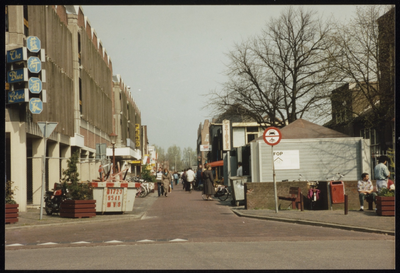 VHP002000038_0003 De Koestraat gaat van de Koemarkt naar de Nieuwstraat. In de 16de eeuw was het een waterloop zonder ...