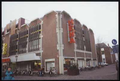 VHP002000038_0024 Willem Eggert Centrum (WEC). Rond 1965 ontstonden er plannen om achter de Strada in de Zuidersteeg ...