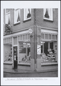 VHP002000060_0132 Café “De Graanbeurs” annex tabakswinkel en tabakskerverij was al vanaf 1916 in handen van familie ...