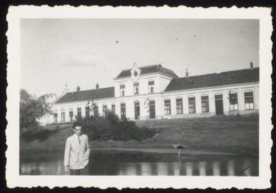 VHP002000085_0011 Het station van de Nederlandse Spoorwegen werd in 1884 gebouwd. Omdat dit gebouw boven op de ...