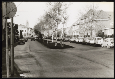 VHP002000085_0045 Rond 1911 werd een nieuwe straat aangelegd tussen de pas gerealiseerde Julianastraat en het ...