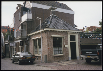 VHP002000091_0002 De Plantsoenstraat dateert uit 1870, toen de gracht, die hier lag werd gedempt en de stadswal werd ...
