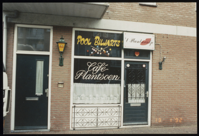 VHP002000091_0018 Café Plantsoen. Cornelis Groot startte hier in 1937 in de voormalige kaasmakerij het café Marktzicht. ...