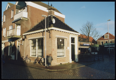 VHP002000091_0038 De Plantsoenstraat dateert uit 1870, toen de gracht, die hier lag werd gedempt en de stadswal werd ...