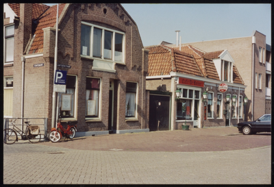 VHP002000091_0040 De Plantsoenstraat dateert uit 1870, toen de gracht, die hier lag werd gedempt en de stadswal werd ...