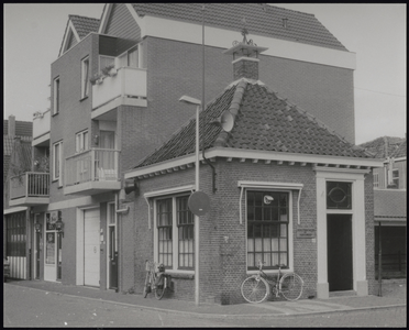 VHP002000091_0066 De Plantsoenstraat dateert uit 1870, toen de gracht, die hier lag werd gedempt en de stadswal werd ...