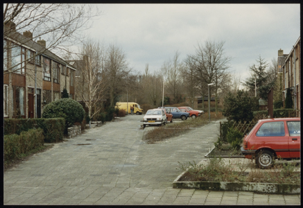 VHP002000095_0002 De Aletta Jabobslaan straat ligt in de wijk Overwhere-Noord en maakt del uit van de feministenbuurt, ...