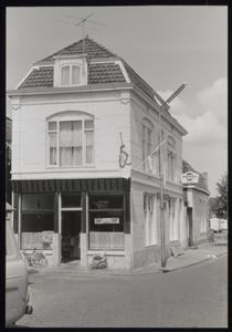 VHP002000147_0004 Kolkstraat hoek Kerkstraat Snackbar Peri eerder mandenmaker Bijvoet.