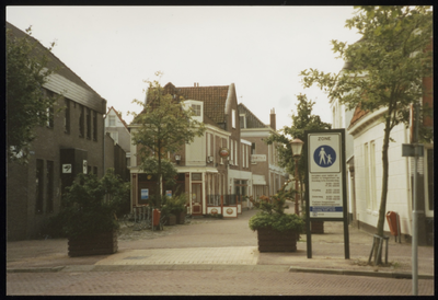 VHP002000147_0011 De Kolkstraat is nu een verbindingsstraat tussen de Breedstraat / Dubbele Buurt en de Achterdijk. ...