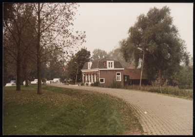 VHP002000172_0044 Al in de vijftiende eeuw was de Overweerse Polderdijk de voetweg naar Oosthuizen en verder naar ...