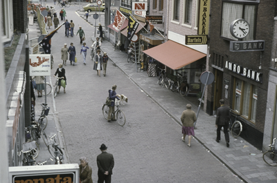 VHP003000005_0026 De Breedstraat, vroeger ook wel Breestraet genoemd, loopt vanaf de Kaasmarkt naar de Dubbele Buurt en ...