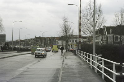 VHP003000012_0023 De Beemsterbrug lag over de Beemsterringvaart en was vanaf de Wagenbeurs de toegang naar de Beemster. ...