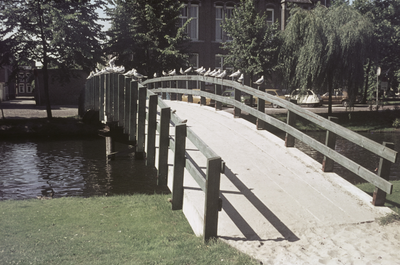 VHP003000016_0012 In 1905 is de zogenaamde Postbrug gebouwd, waarmee een nieuwe woonwijk in Purmerend Zuid werd ...