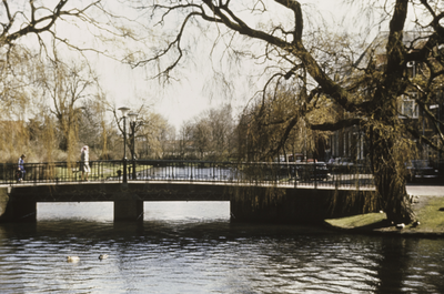 VHP003000016_0014 In 1905 is de zogenaamde Postbrug gebouwd, waarmee een nieuwe woonwijk in Purmerend Zuid werd ...