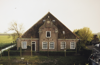 VHP003000076_0071 Gemeentelijk monument. Datering: 1910. Stolpboerderij ‘Kalversprong’ dateert uit 1910. Het is een ...