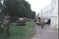 781 Soldaten van de re-anacment groep op het fort, met militaire uitrusting na de 2e wereldoorlog
