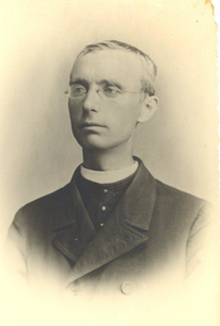 WAT006000120 Nico Sombroek, geboren 1887, overleden 1937. Orde: Lazerist. Eerste priester/missionaris. Werkte in ...
