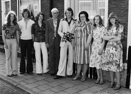 WAT120000616 Gezin. (E094E)Trouwen van één van hun kinderen.Cornelis Braan, geboren op 01-07-1919 te Volendam, ...