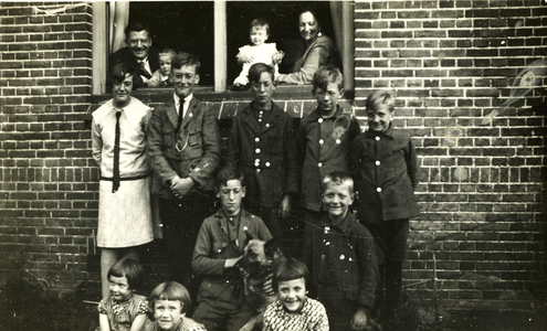 WAT120000909 Gezin. (E678E).Arnoldus Johannes Mûhren,, geboren 05-10-1886 te Alkmaar, overleden, zoon van Johannes ...