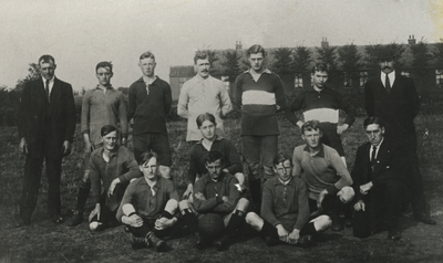 OVI-00000036 voetbalteam 1921 in de Nes