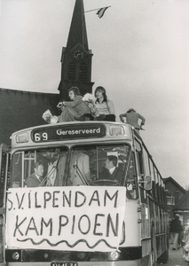 OVI-00000055 thuiskomst voetbalelftal SVIlpendam, kampioen,1978