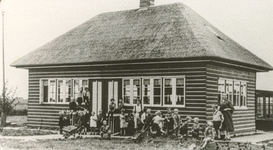 OVI-00000211 Kleuterschool uit 1939, met uiterst rechts Antje Homan