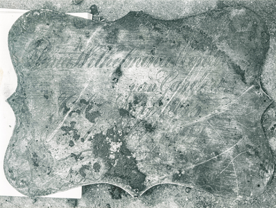 OVI-00000691 openen oude grafkelder. koperen plaat M.W.H.van Garderen, 1855