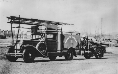 OVI-00000703 de brandweerauto met aanhangwagen met pomp van 1950