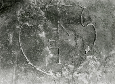 OVI-00001816 een gemerkte grafsteen in de NHkerk
