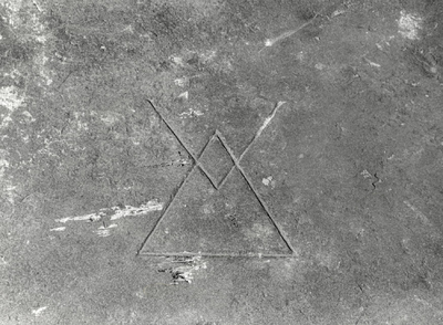 OVI-00001817 een gemerkte grafsteen in de NHkerk