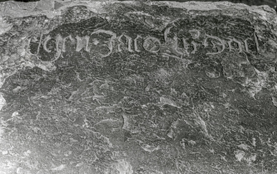 OVI-00001820 een gemerkte grafsteen in de NHkerk. nu met naam van?