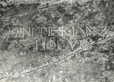 OVI-00001821 een gemerkte grafsteen in de NHkerk. met naam Hendrick Nz Hoeve